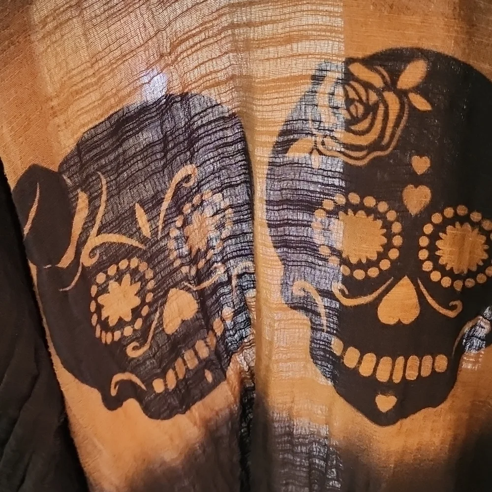 New Upcycled Bleach Stencil Vintage Thread Cotton Dia de las Muerte Shawl - Picture 4 of 5